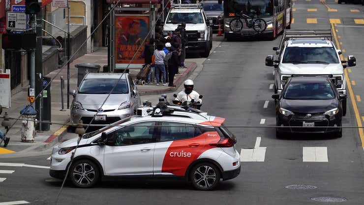 Image for Update To GM’s Cruise Robotaxis Will Try To Stop Them From Crashing Into Emergency Vehicles